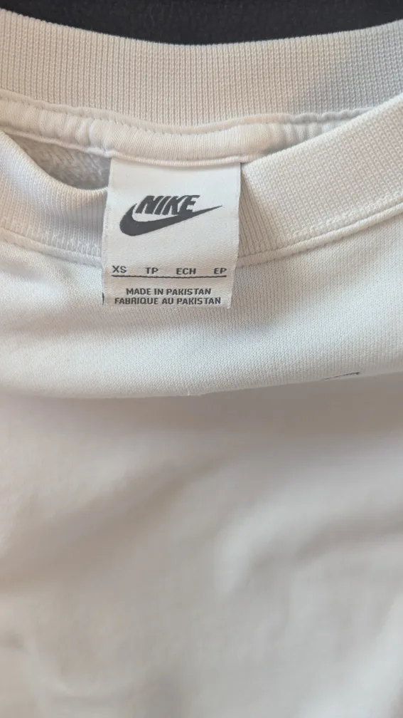🥕 Nike White Cropped Sweatshirt - Size XS image indicator(4)