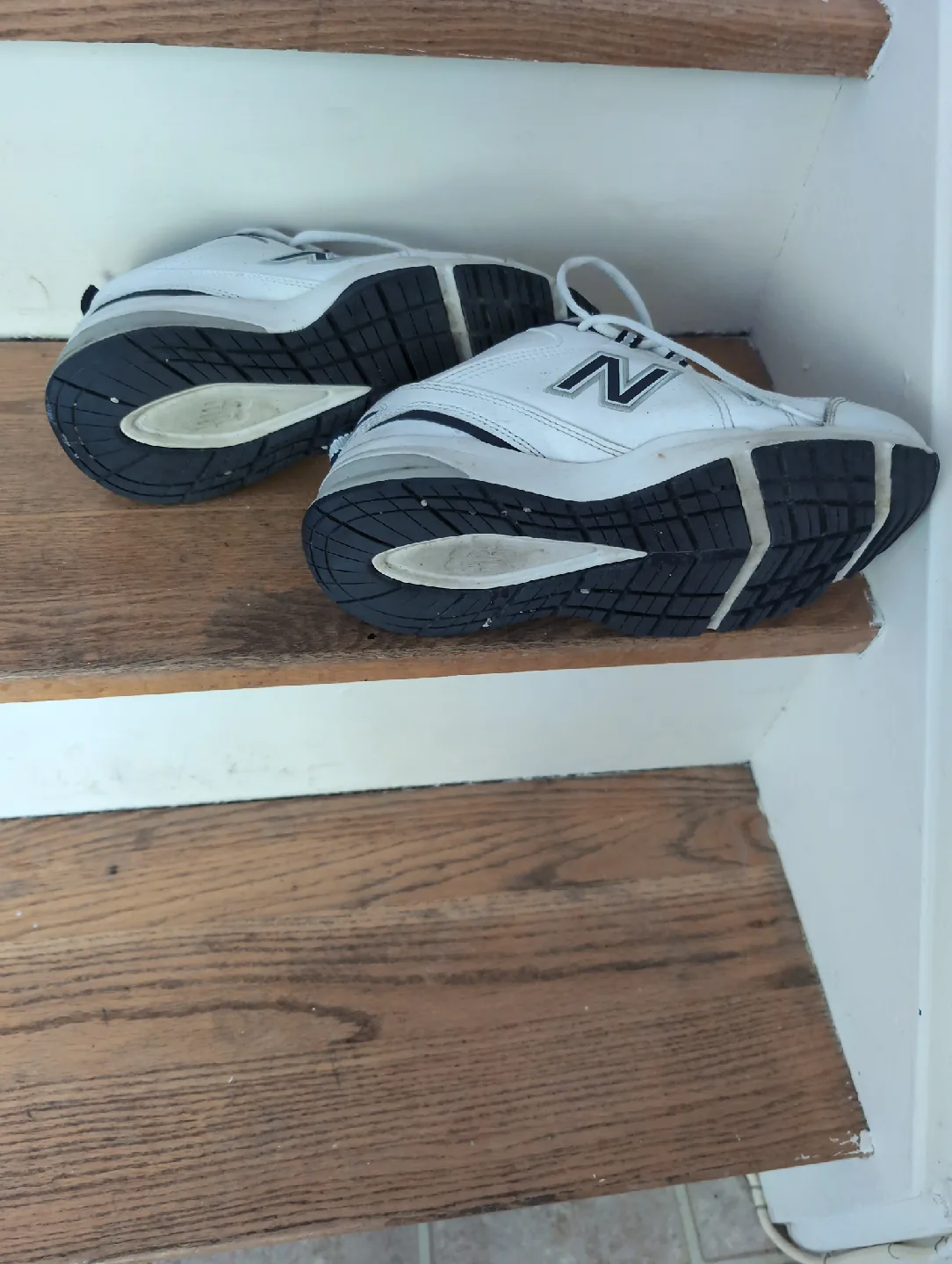 New Balance 608 White Sneakers - US 7 image indicator(2)