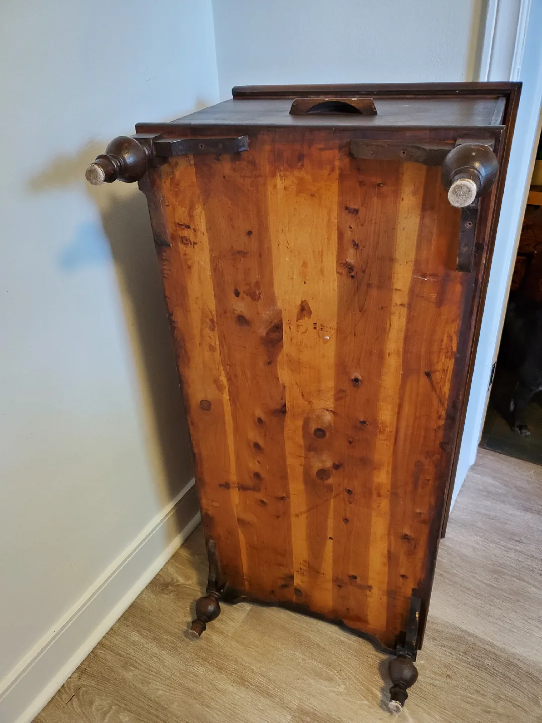 Vintage Cedar Chest image indicator(6)