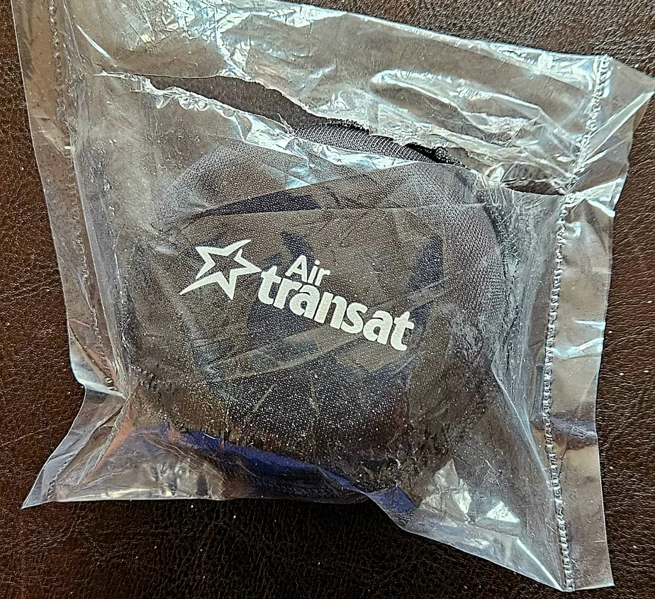 Air Transat Earbuds with Case - New #freecycle image indicator(4)