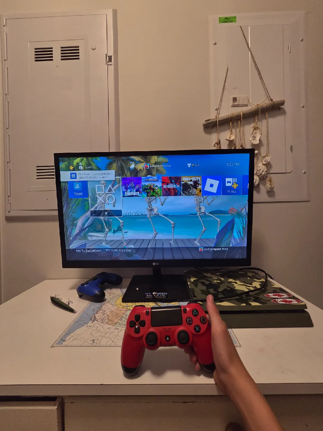 Sony PlayStation 4 Slim Camo + Red Controller image indicator(7)