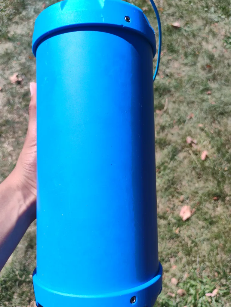 Blue Portable Speaker doesn't work it did work not to long a go thumbnail