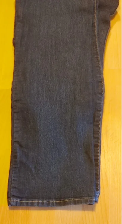 Signature Levi Strauss & Co. Jeans image indicator(5)