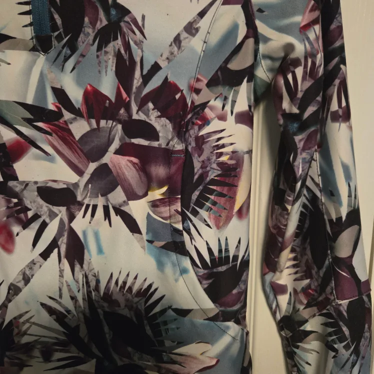 Obermeyer Aspen Pullover - Size M image indicator(2)