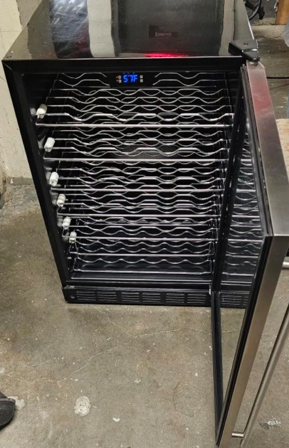 52 Bottle Magic Chef MCWC58DBST Wine Cooler image indicator(9)