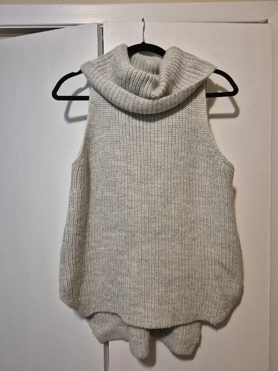 Ever New Melbourne Sleeveless Sweater - Size S thumbnail