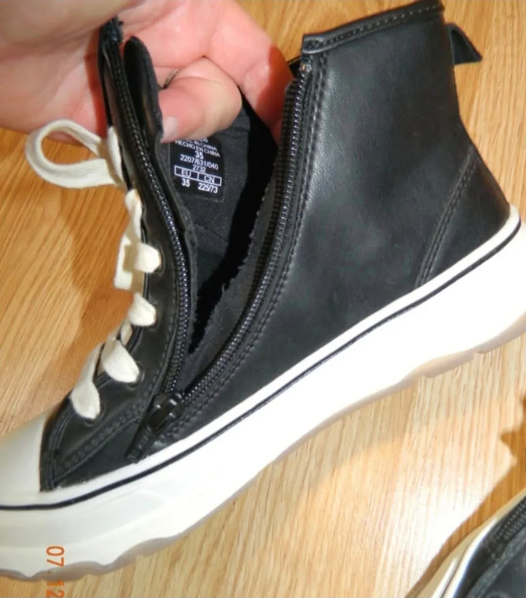 Disney Mickey Mouse Black High Top Sneakers - Size 5 image indicator(4)