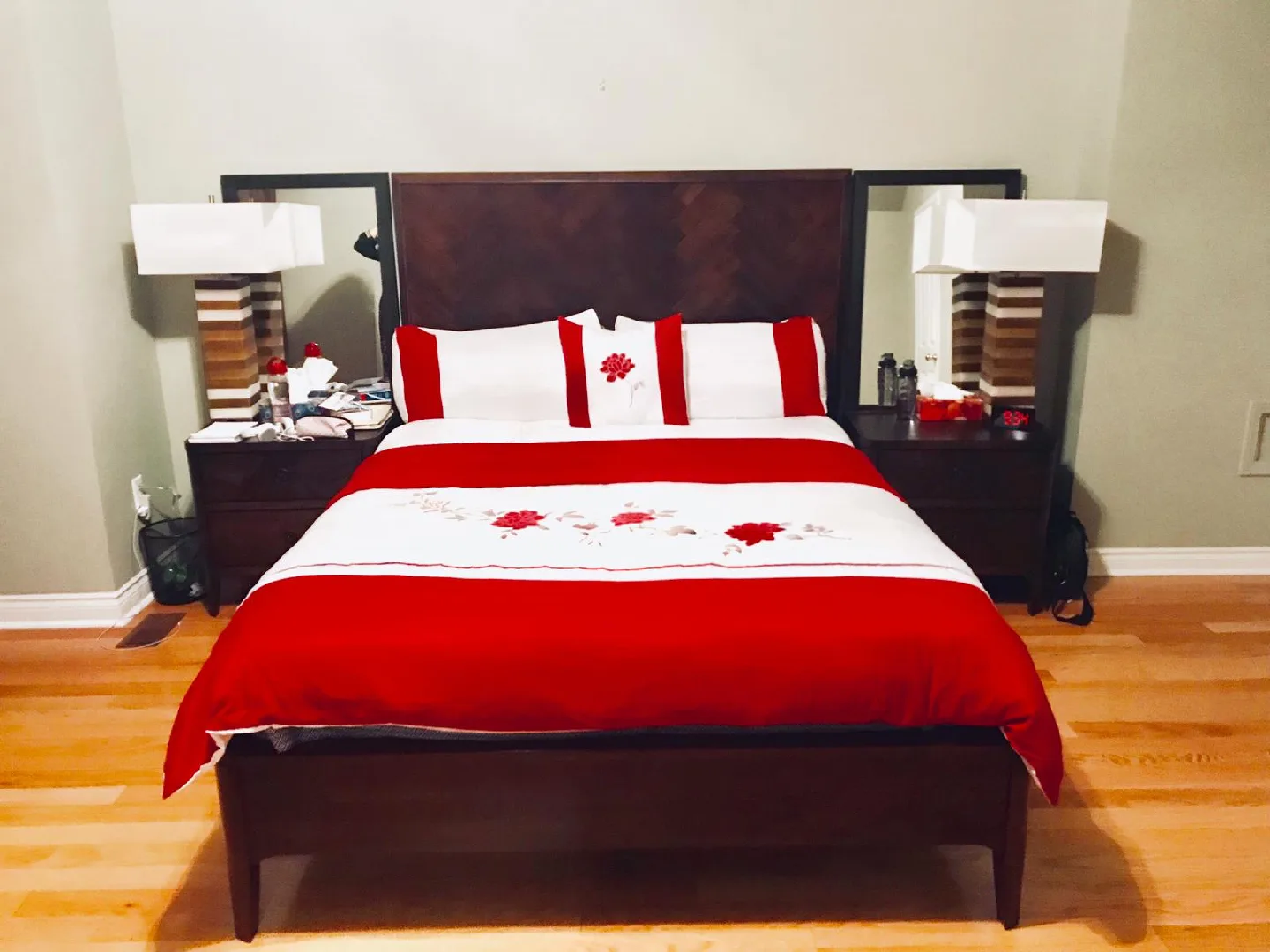 Queen Size Bed including boxspring and mattress image indicator(2)
