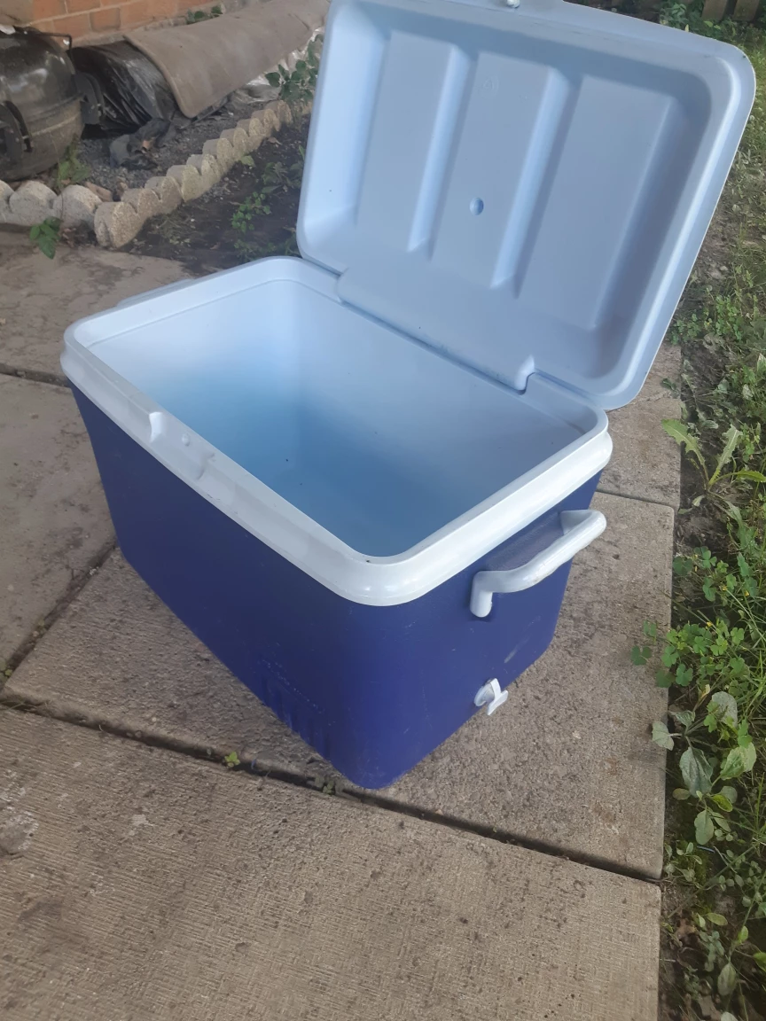 Rubbermaid Cooler - photo 2