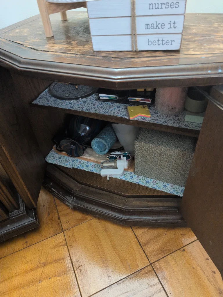 🥕 Vintage Dark Wood Accent Table 🥕 image indicator(2)