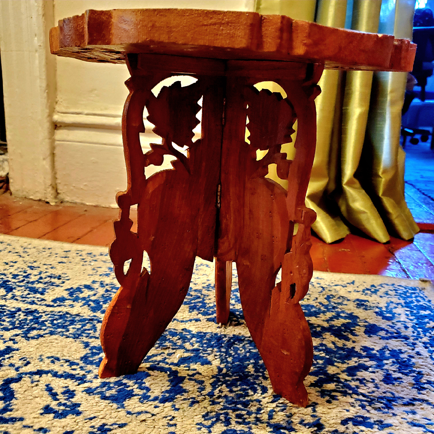 Portable Wooden Table/ Plant Stand 🥕 - photo 2