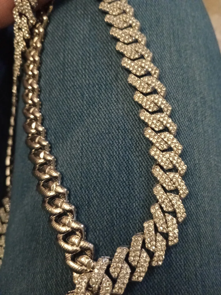 2 x 22in Cuban Link Chains image indicator(4)