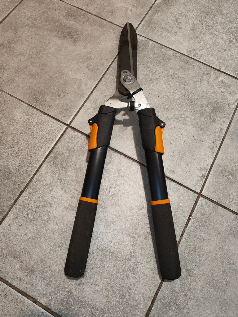 Fiskars Hedge Shears thumbnail