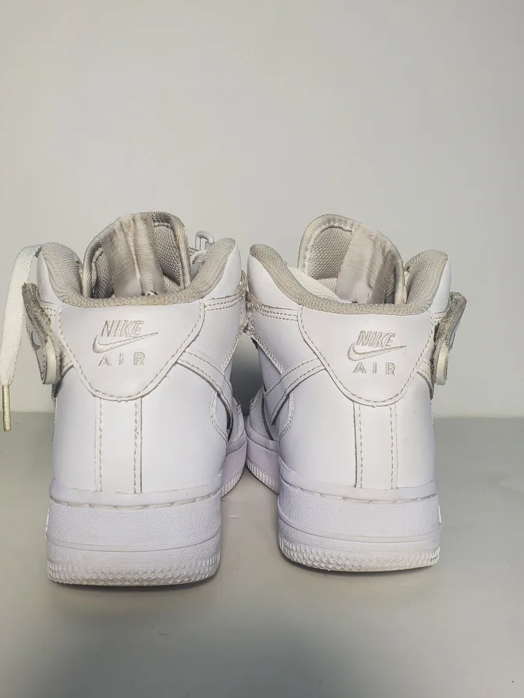 Kids Nike Air Force 1 Mid LE Triple White GS DH2933-111 Size 5Y image indicator(8)