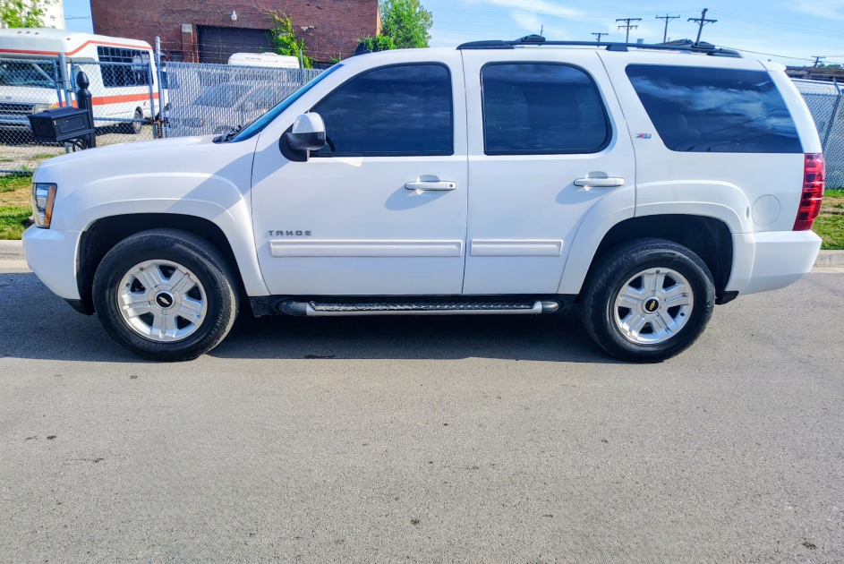 2011 Chevy Tahoe LT - photo 2