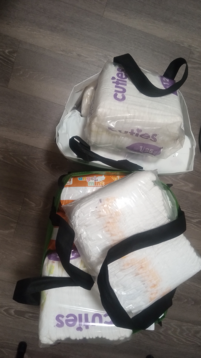 450 Size 1 Diapers - Many sealed packs different brands - photo 3