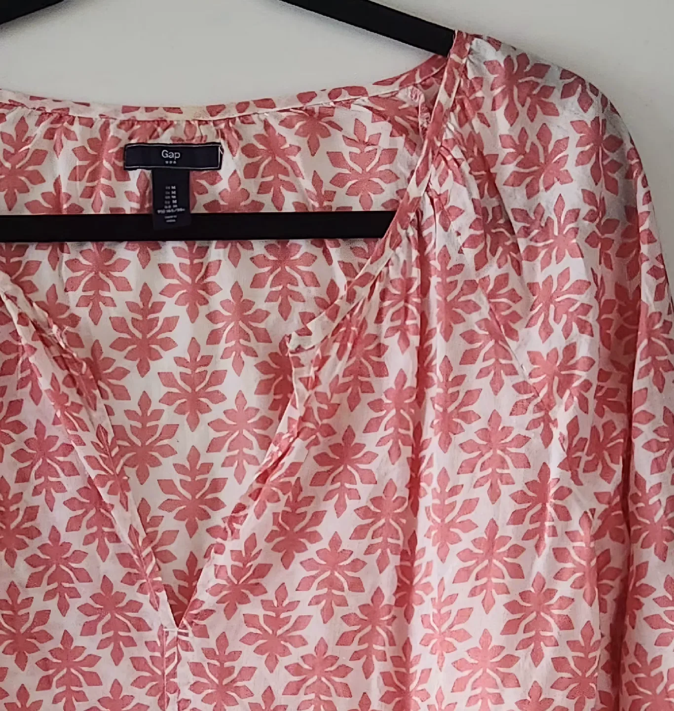 Gap Pink Floral Blouse - Size M image indicator(4)