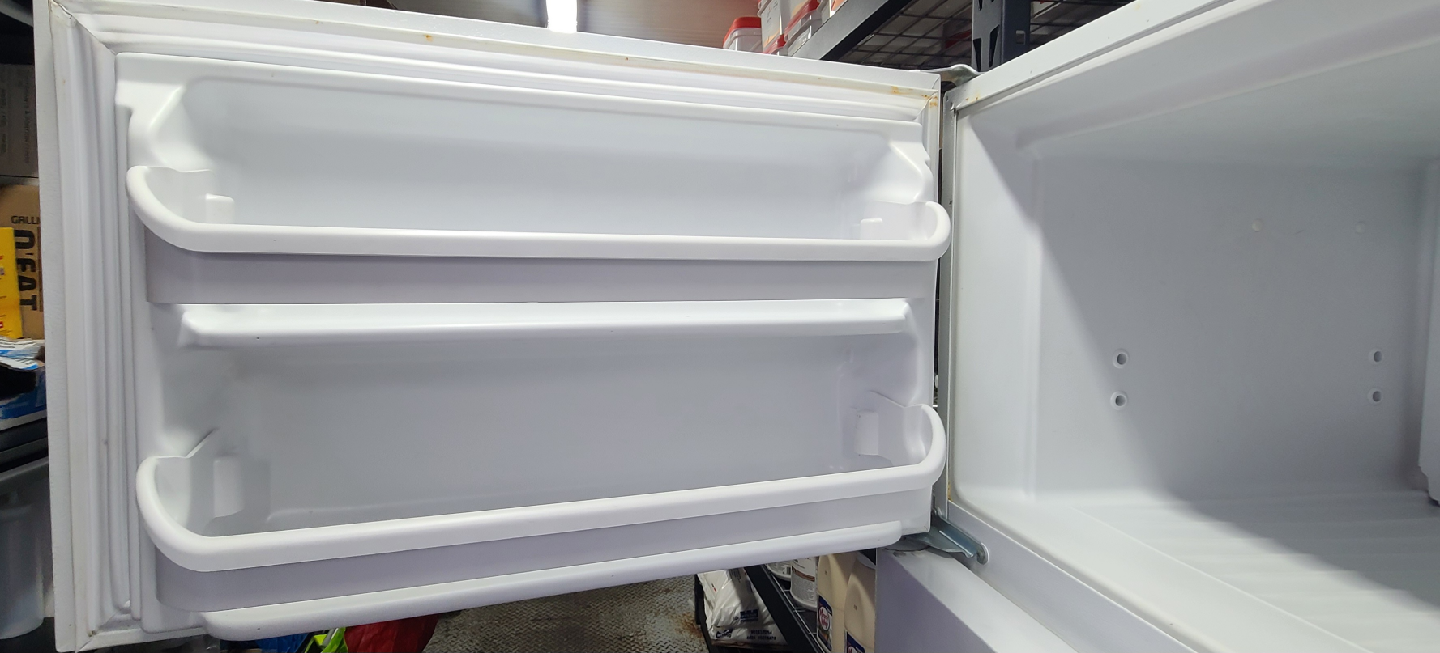 Frigidaire Refrigerator - photo 5