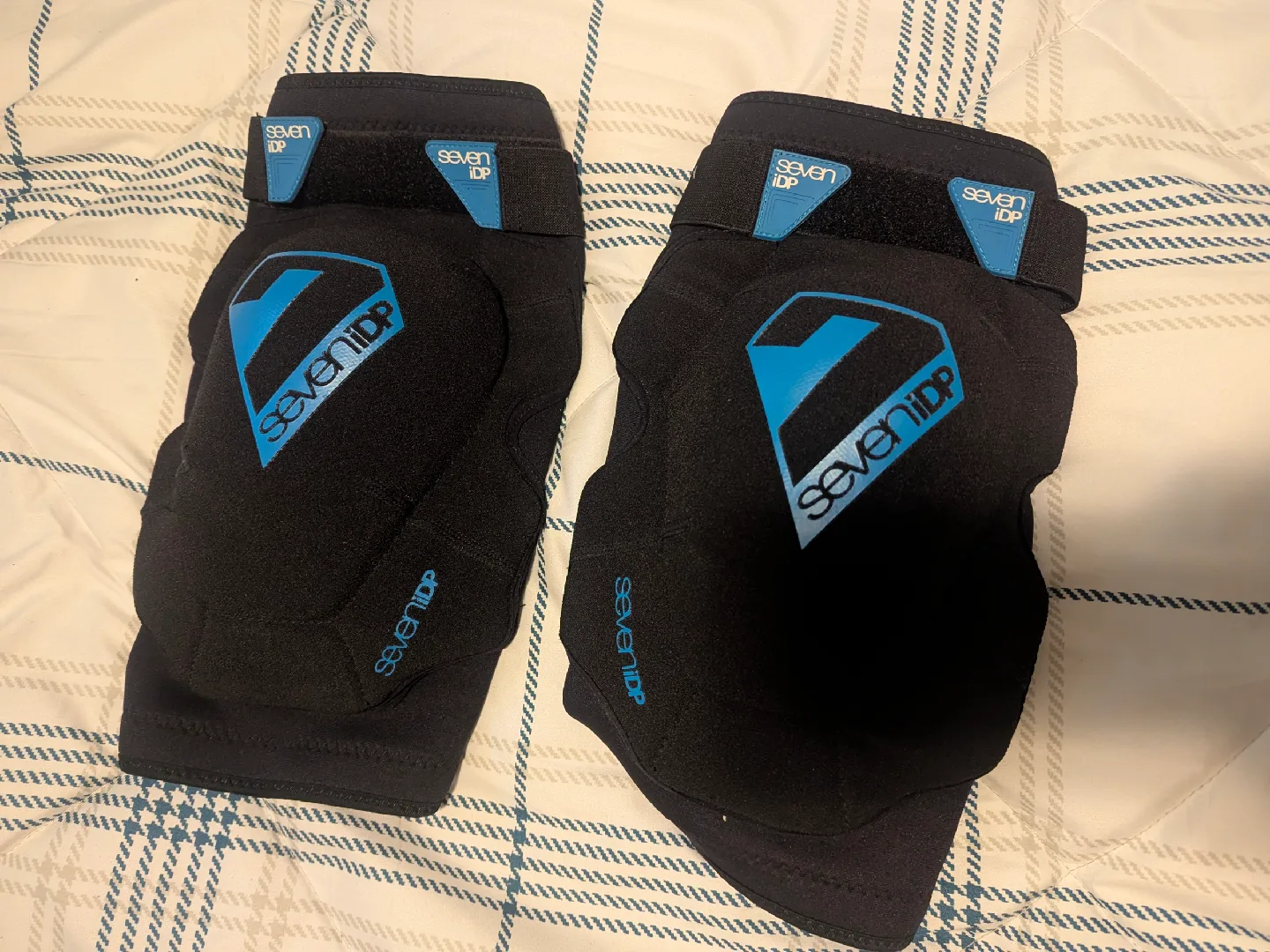 Seven iDP Knee Pads thumbnail