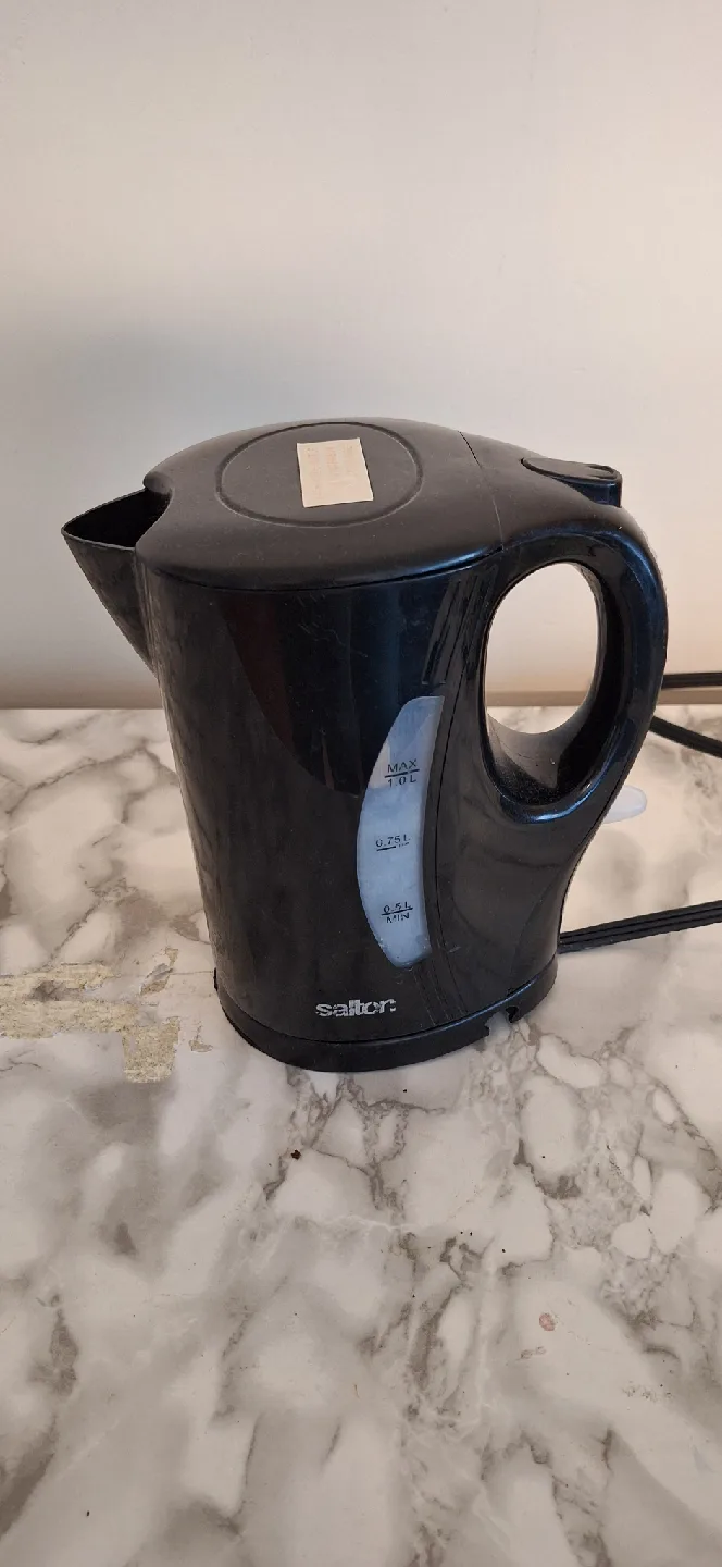 Salton Black Electric Kettle thumbnail