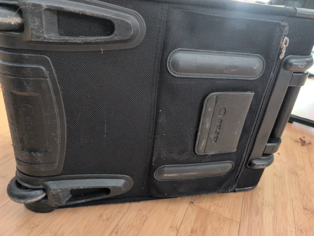 Delsey Black Rolling Suitcase image indicator(2)