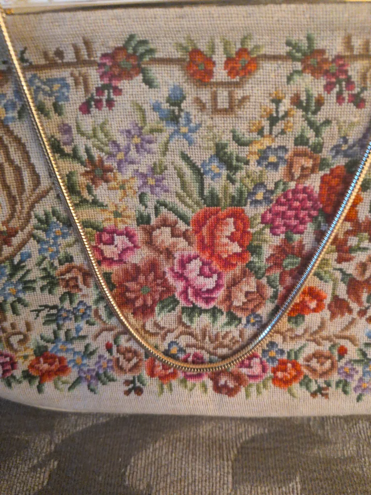 Vintage Floral Tapestry Handbag image indicator(2)