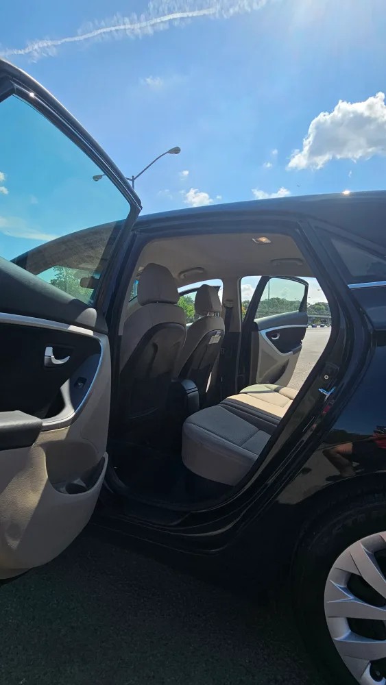 Hyundai Elantra GT 2016 - Black Hatchback image indicator(7)