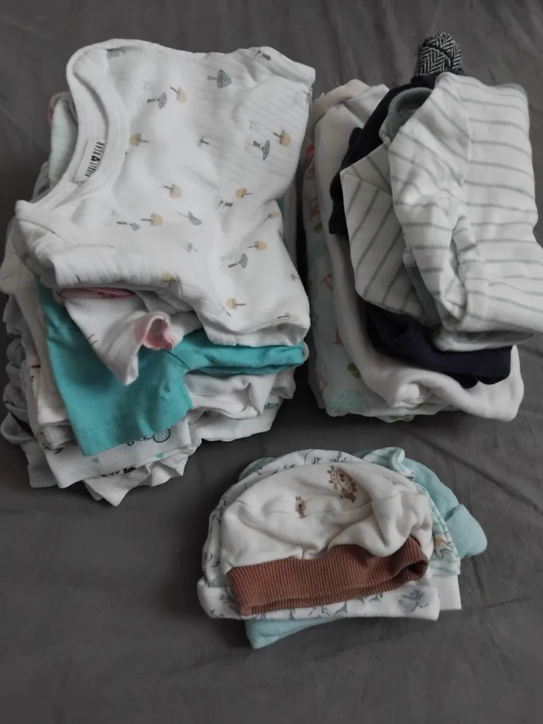 Free mix baby clothes 0-3 months image indicator(3)