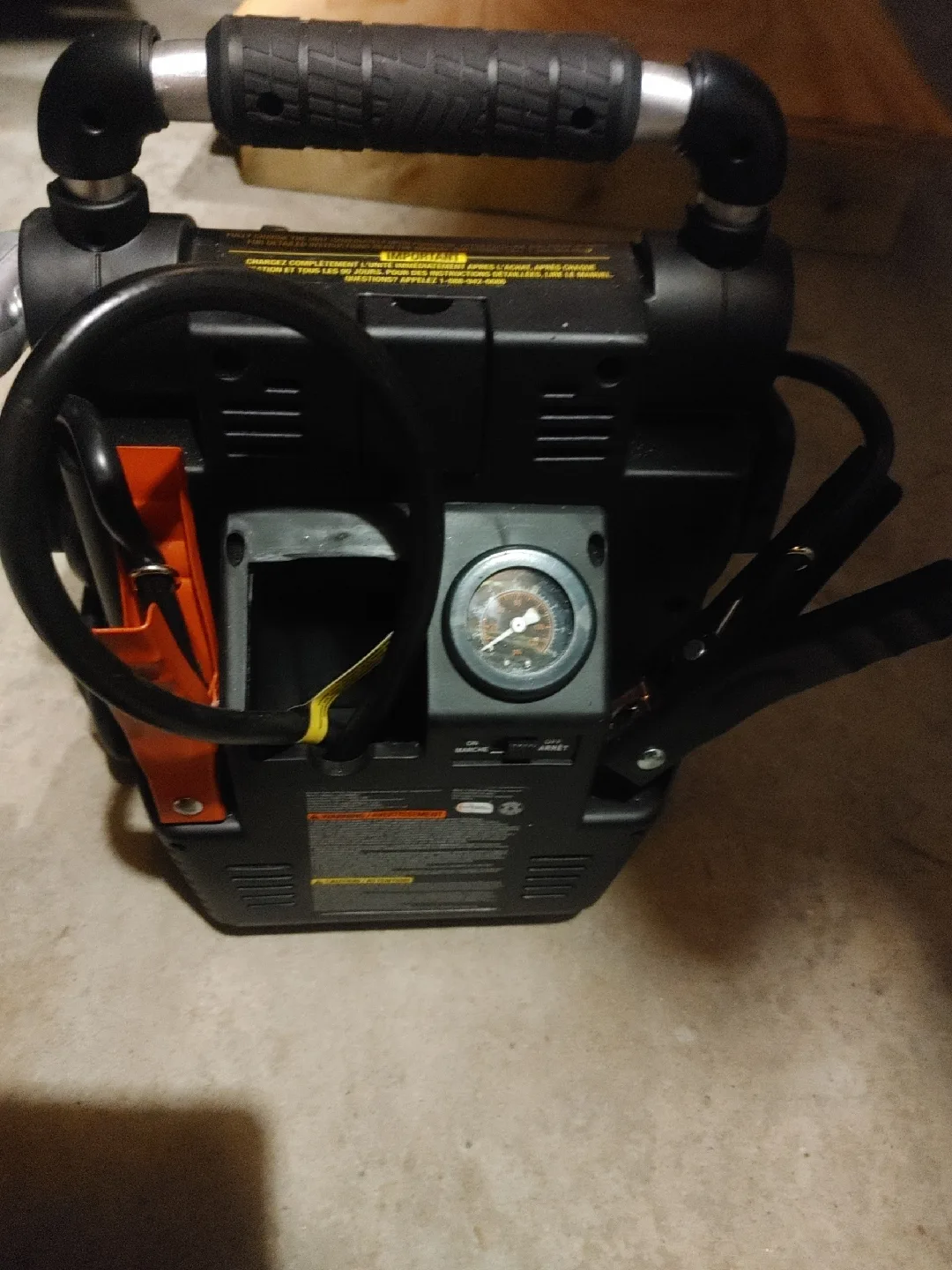 MotoMaster Eliminator Booster Pack w/ Air Compressor image indicator(3)