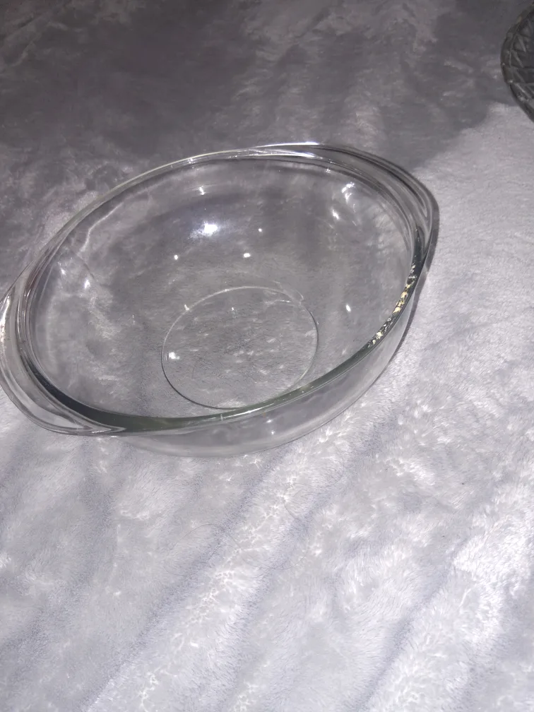 Assorted Glass Bowls & Pyrex Container image indicator(5)