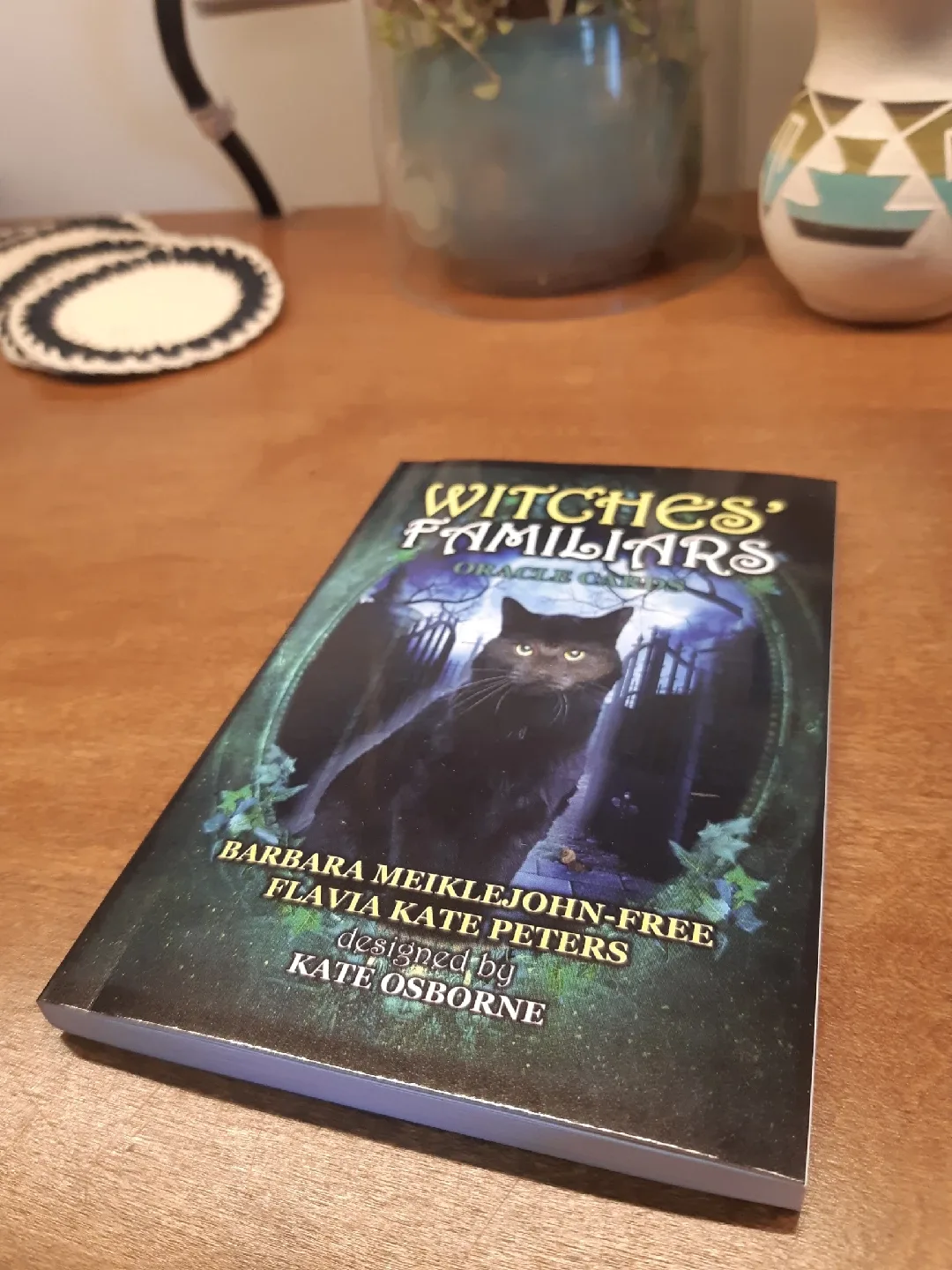 "Witches' Familiars Oracle Cards" deck image indicator(2)