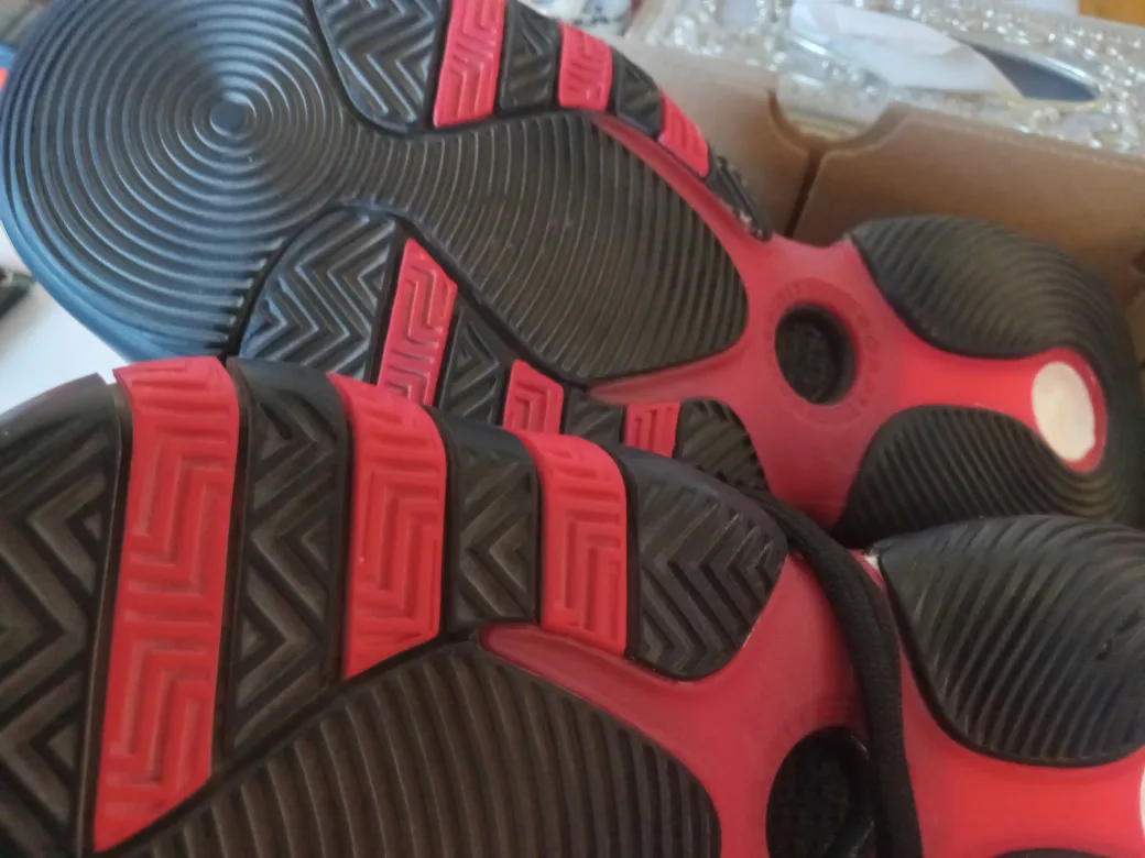 tray young Basketball Shoes image indicator(3)