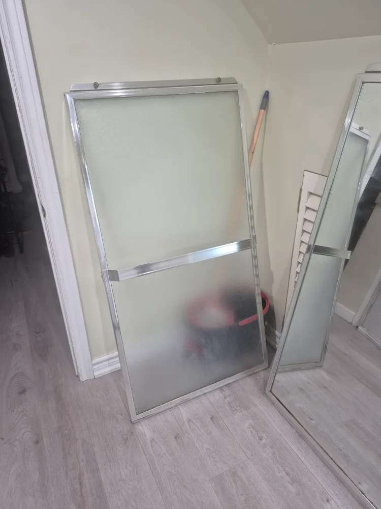Shower sliding door image indicator(2)