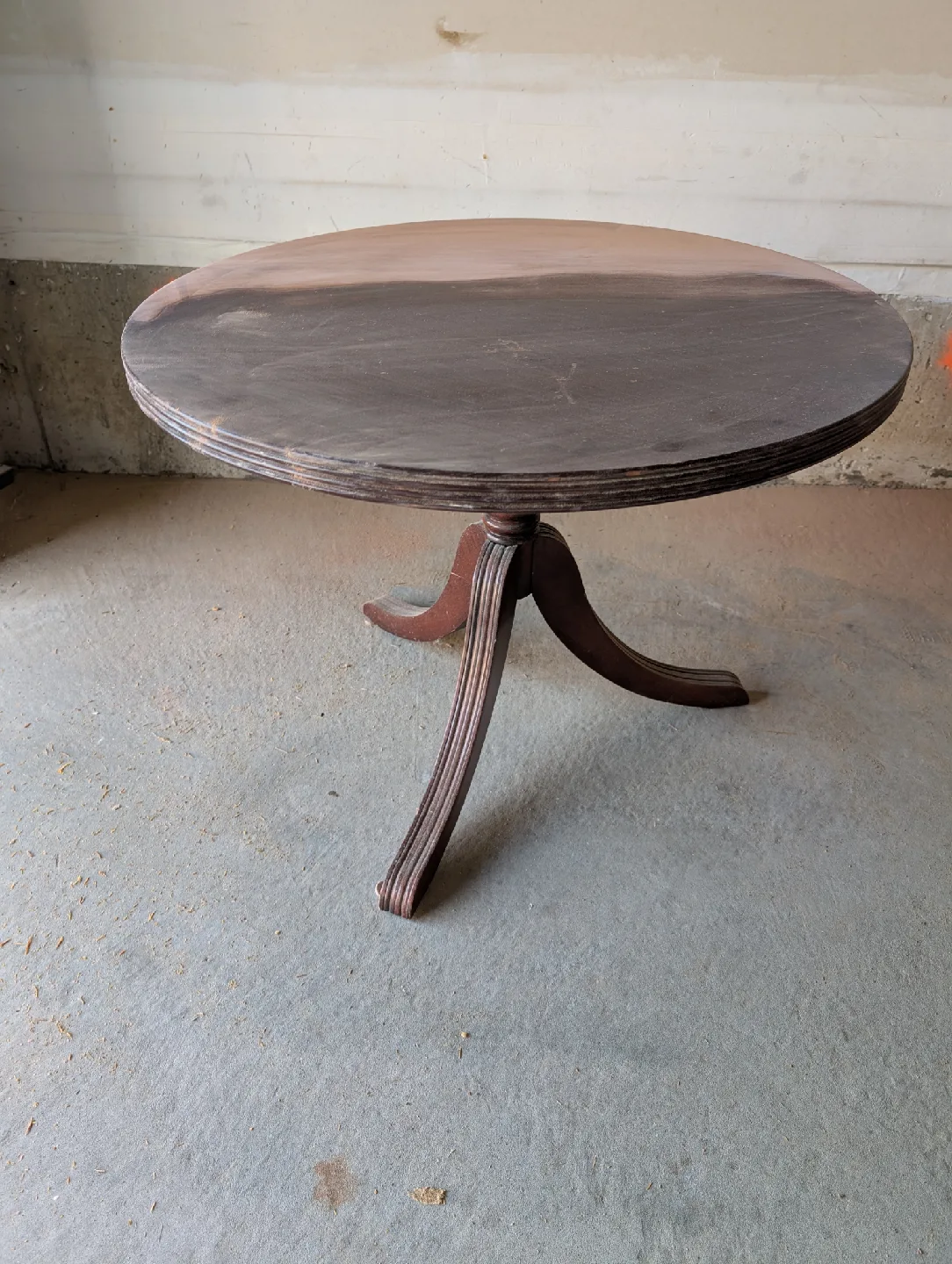 Round Wooden Pedestal Table image indicator(3)
