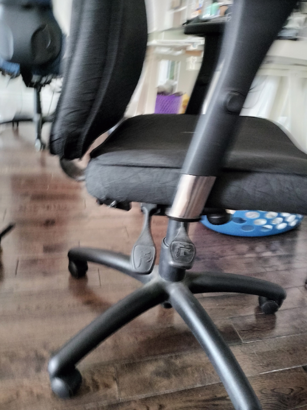 Ergonomic Office Chair - Black - photo 2