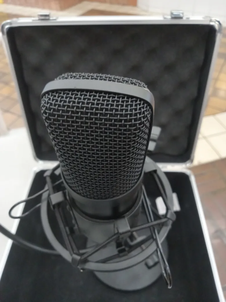 Maono Microphone with Stand & Case image indicator(6)