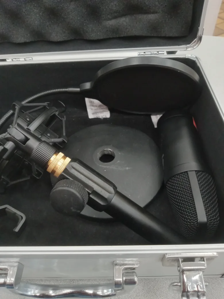 Maono Microphone with Stand & Case image indicator(7)