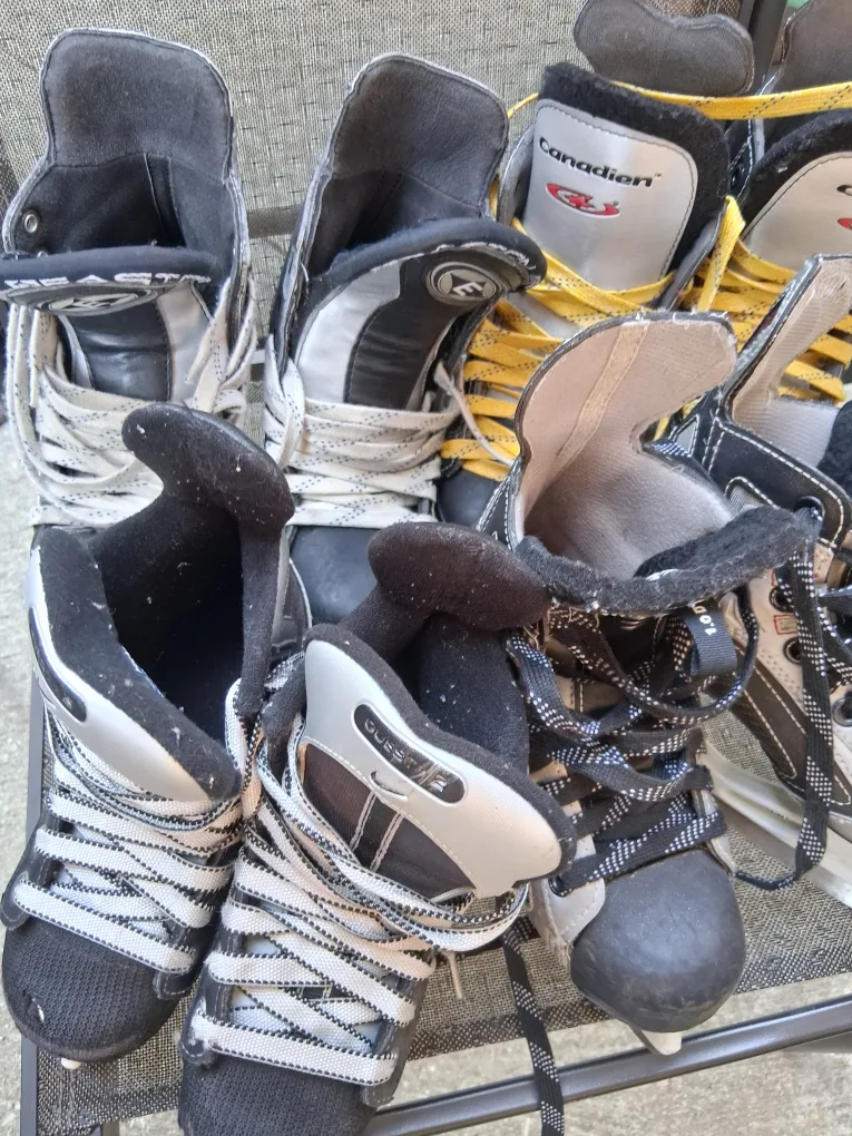 Mixed Lot of Hockey Skates: CCM, Bauer, Softec image indicator(6)