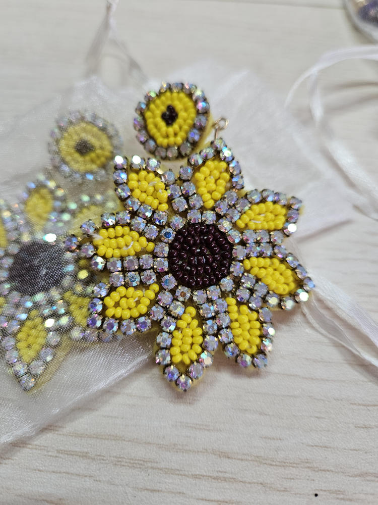 Sunflower Beaded Dangle Earrings - photo 2