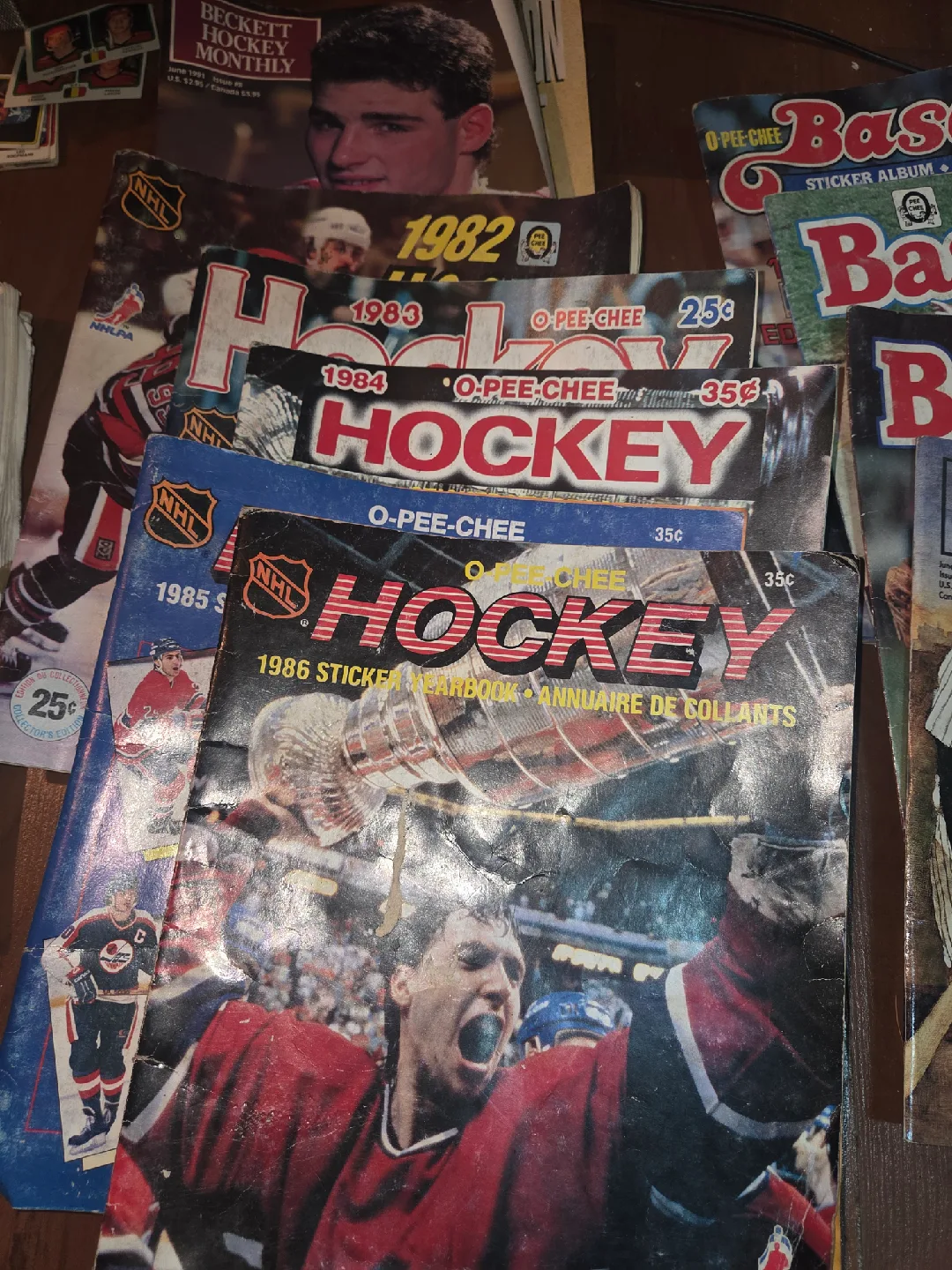 Vintage Hockey & Baseball Sticker Albums image indicator(2)