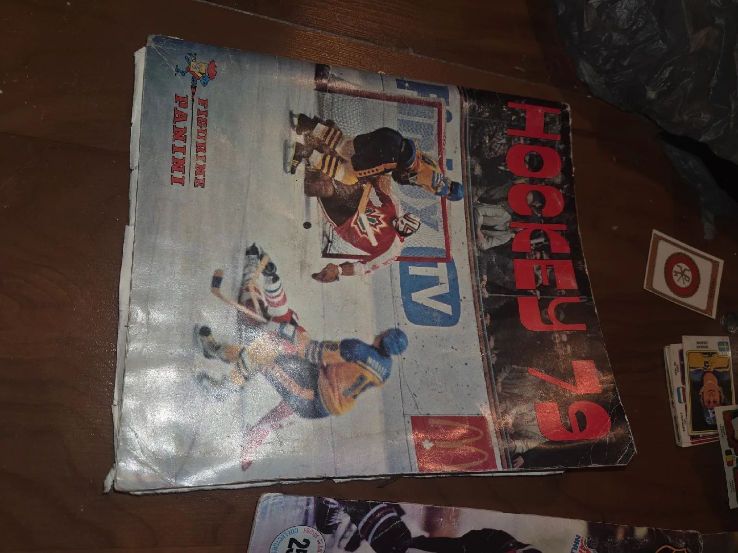 Vintage Hockey & Baseball Sticker Albums image indicator(3)