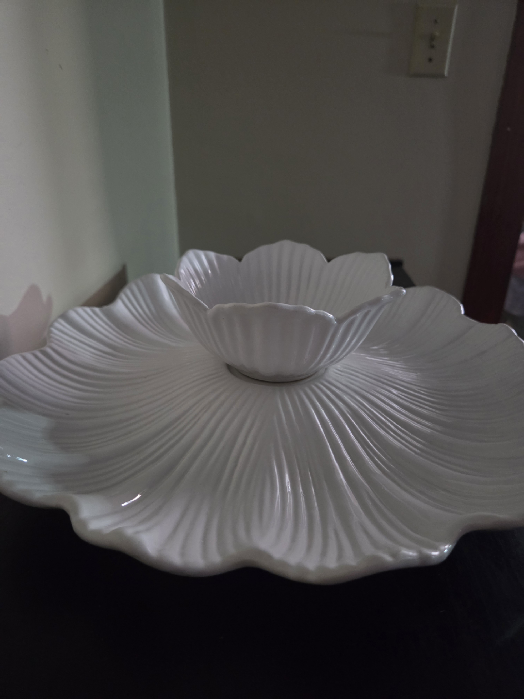 White Ceramic Flower Serving Dish - photo 2