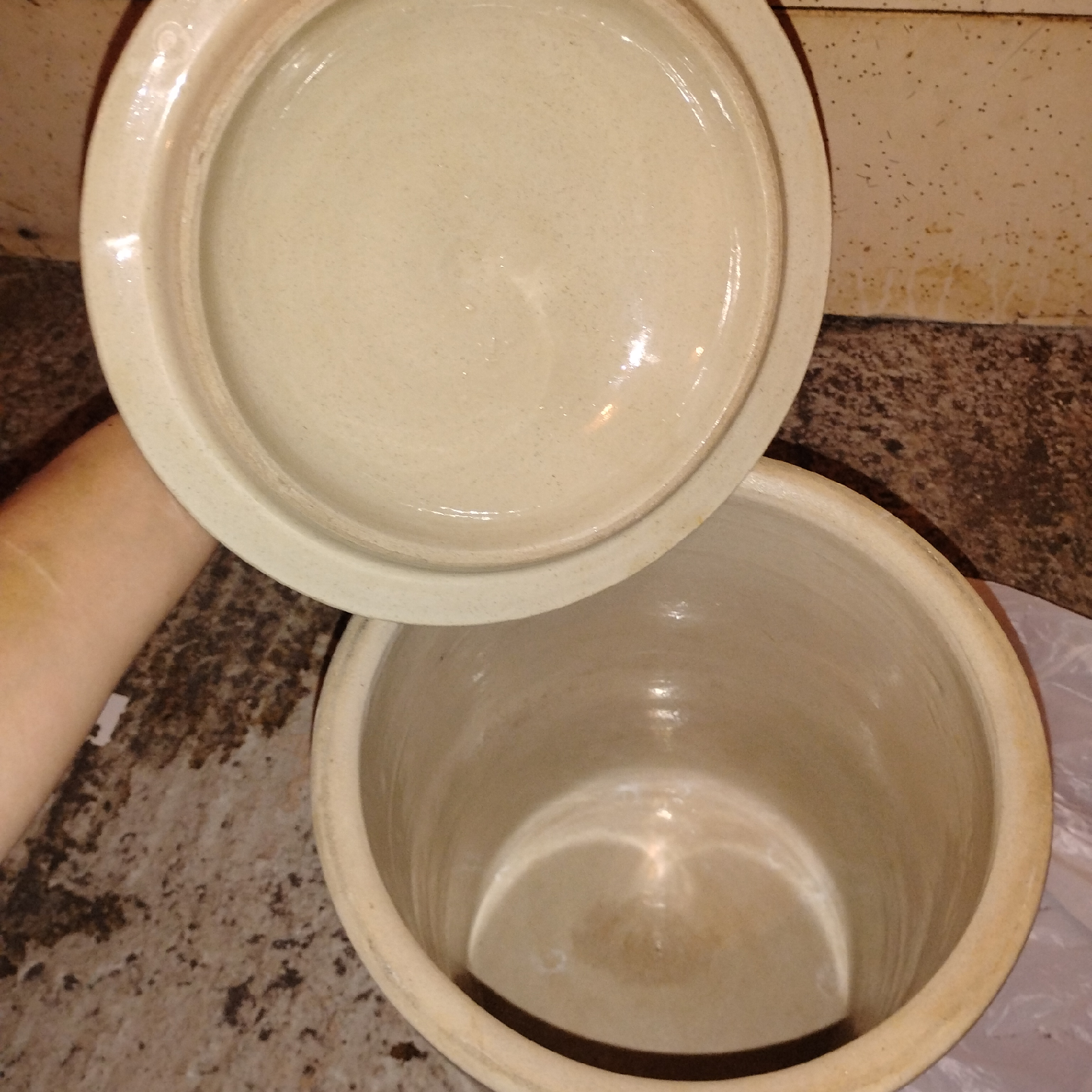 Medalta Potteries Ltd. 2 Gallon Crock - photo 3