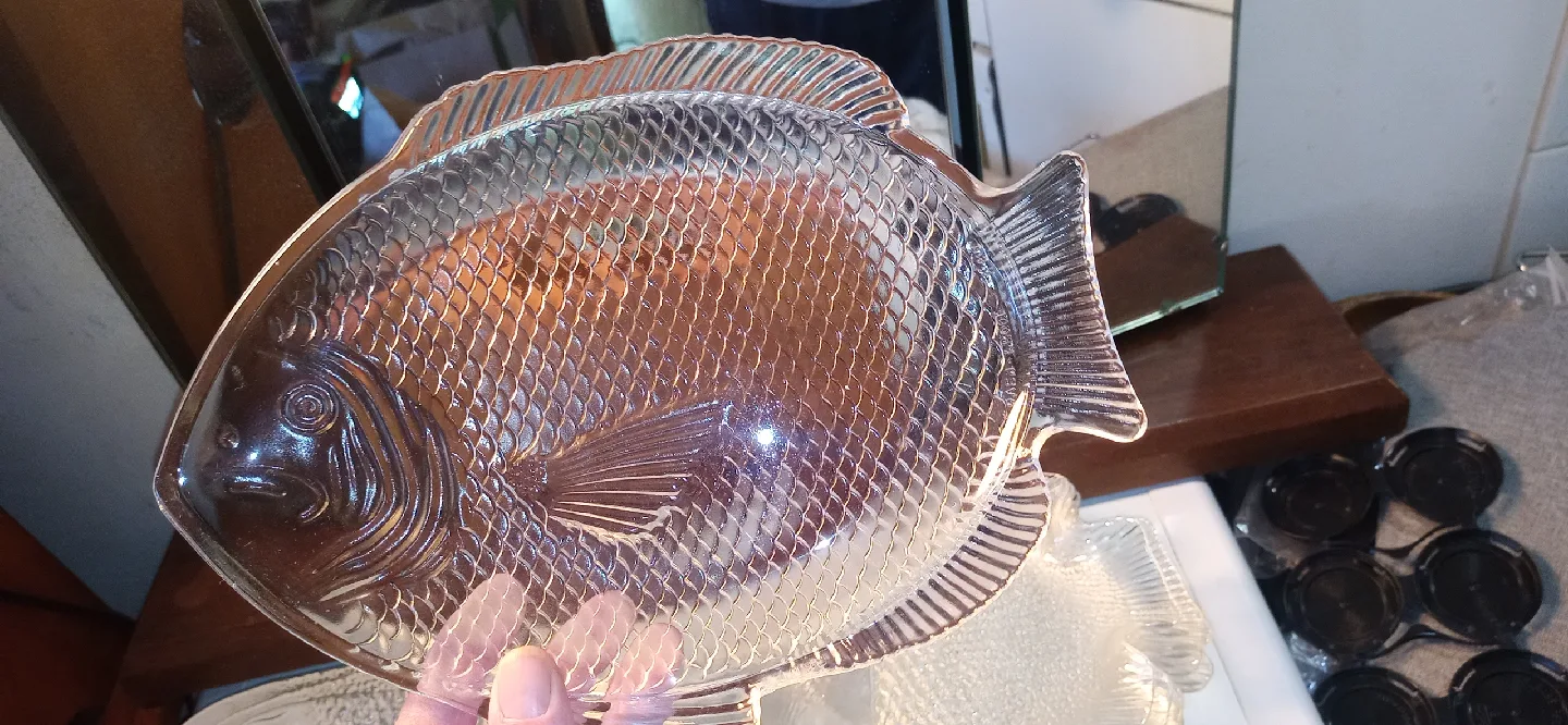 1980s Fish Serving and Dinner Plates. image indicator(4)