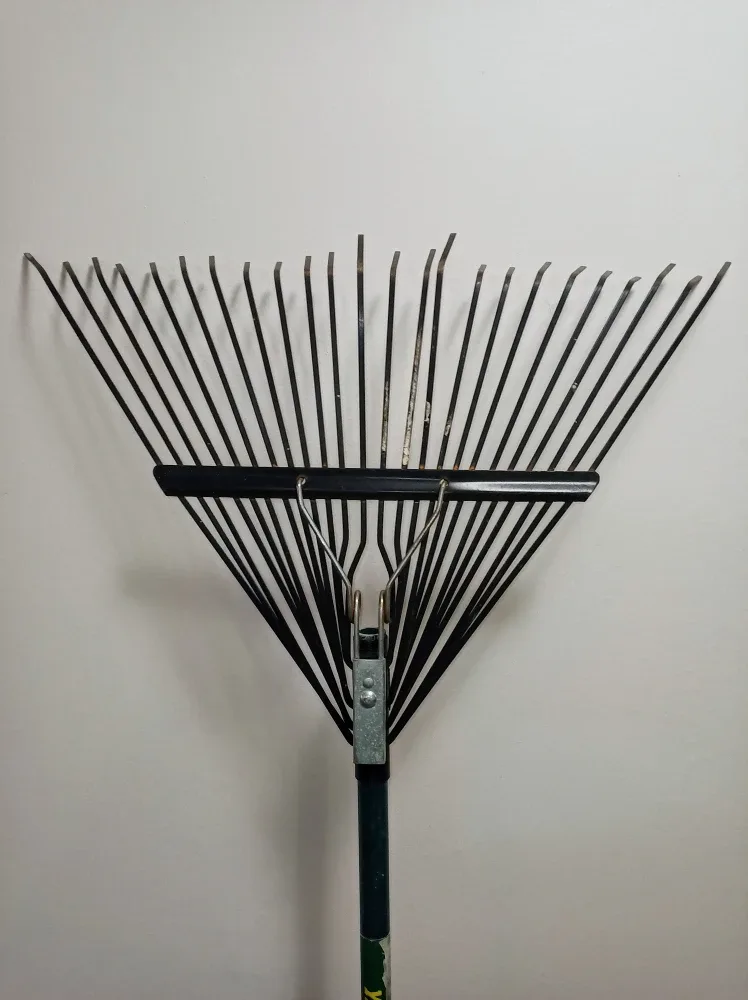 Yardworks Leaf Rake image indicator(2)