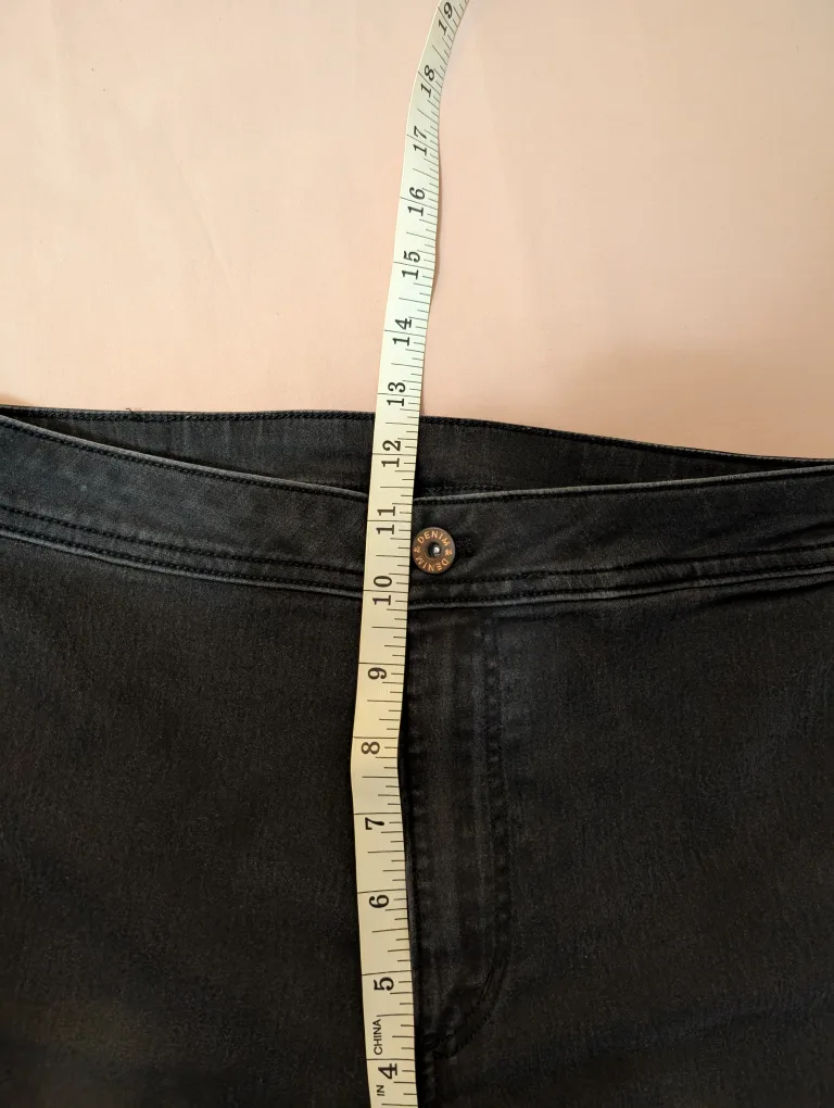 H&M Black Denim Jeans - Size 30 image indicator(3)