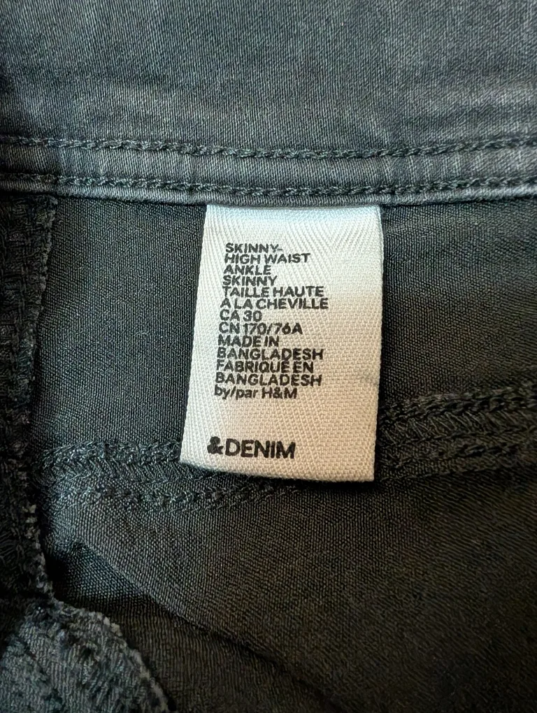 H&M Black Denim Jeans - Size 30 image indicator(9)