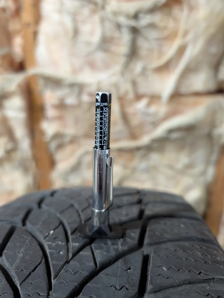 (1)-205/55R16 Winter Tire/Rim Goodyear Winter Command Ultra image indicator(3)