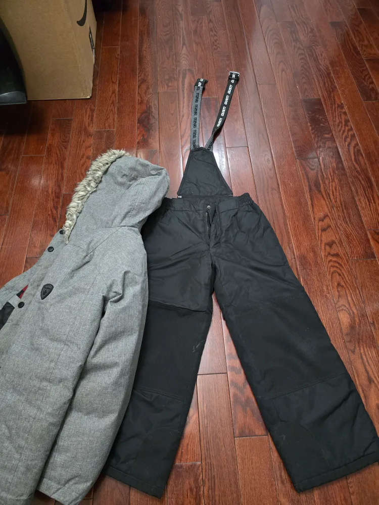 Canadiana Kids' Snowsuit - Size L (10-12) image indicator(2)