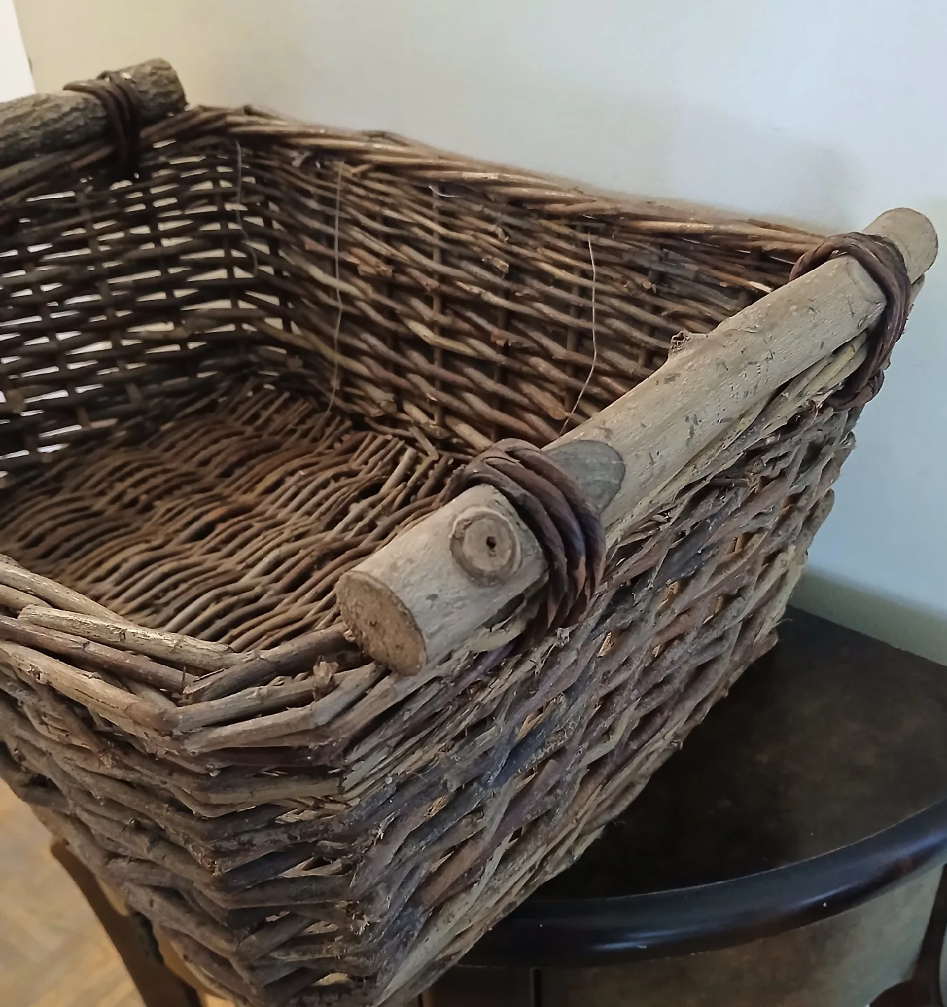Vintage Willow Basket 19/14/8" image indicator(2)